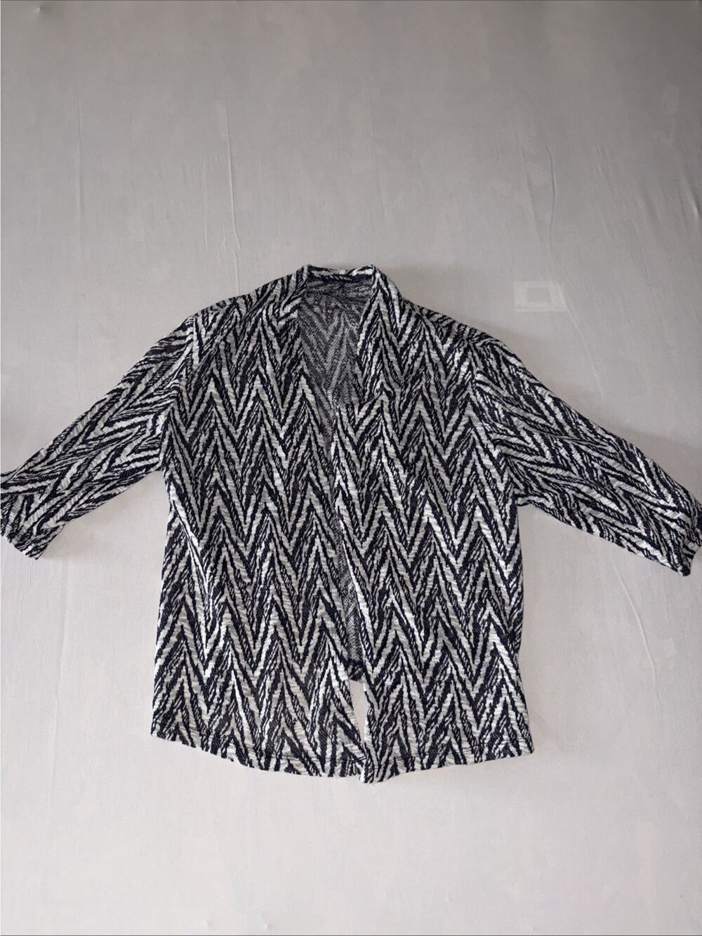 women's light weight cardigan 3/4 sleeves M